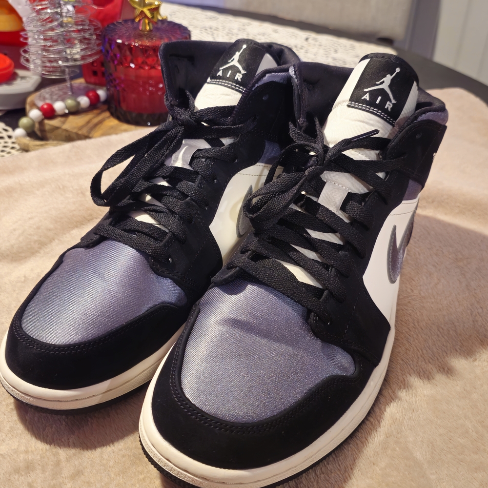 Jordan 1 Mid SE Satin Smoke Grey - Picture 4 of 5